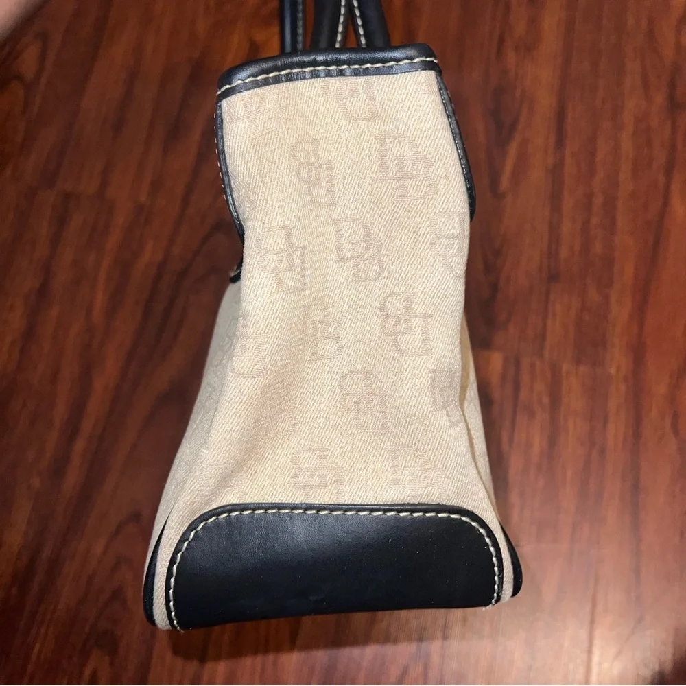 Dooney & Bourke Beige Canvas Shoulder Bag with Black Trim - Picture 7 of 12